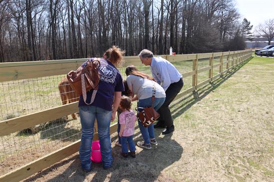 French_w_Kids_&_Horse